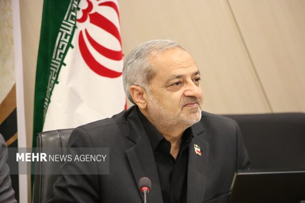 منافع فرهنگیان در صندوق ذخیره باید به معلمان برسد