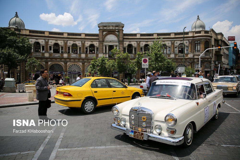 رژه خودروهای تاریخی در خیابان‌های تهران /تصاویر