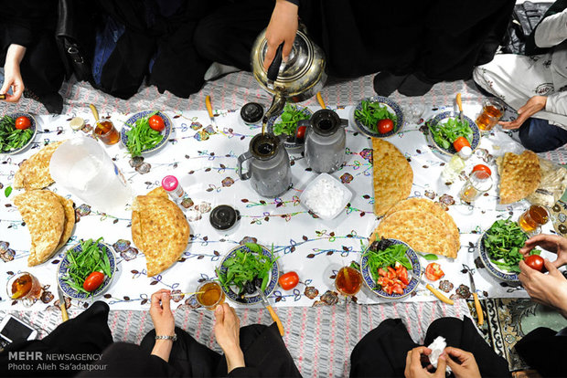 توزیع وعده سحر و افطار در خوابگاه های دانشگاه شهید بهشتی 