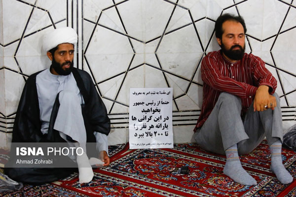عکس: درخواست یارانه ۲۰۰ هزارتومانی در تجمع طلاب 