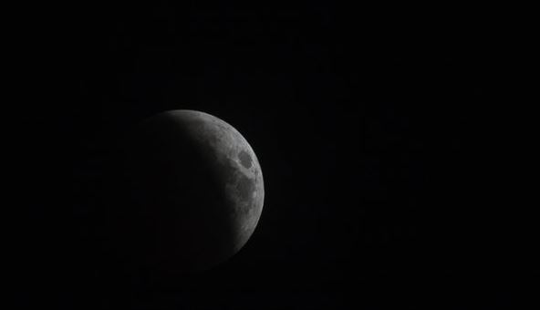 ناسا در ماه می ماند