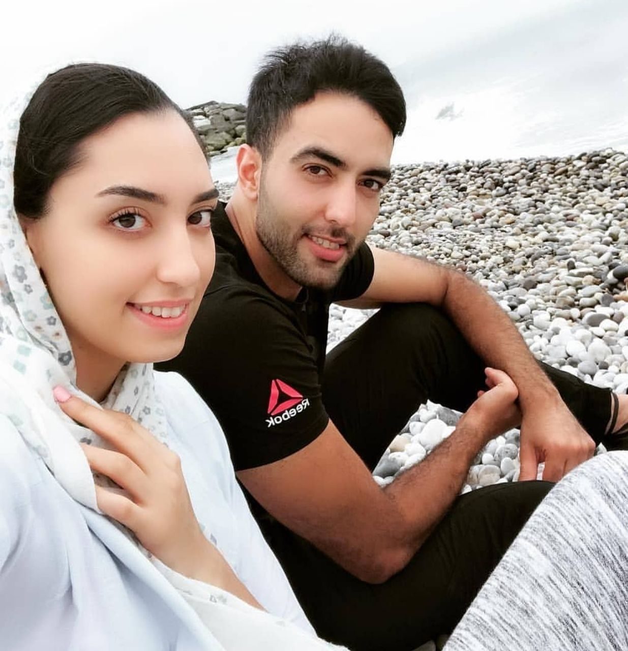 عکس: کیمیا علیزاده و همسرش کنار دریا