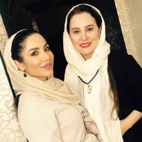 عکس: بازیگر زن در سالن زیبایی یکی از دوستانش! 
