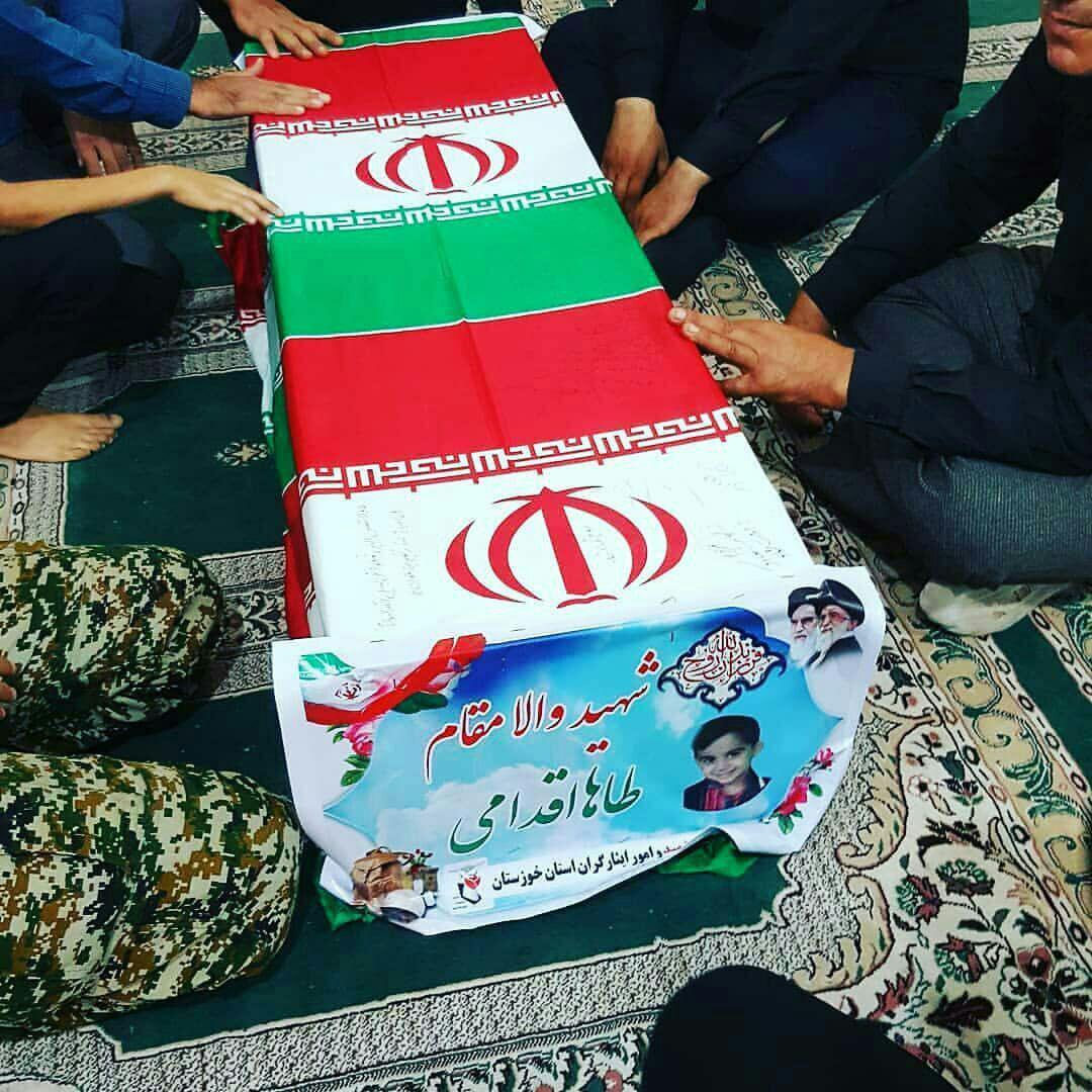 تصویری از تابوت محمدطاها اقدامی کوچکترین شهیدحادثه تروریستی اهواز