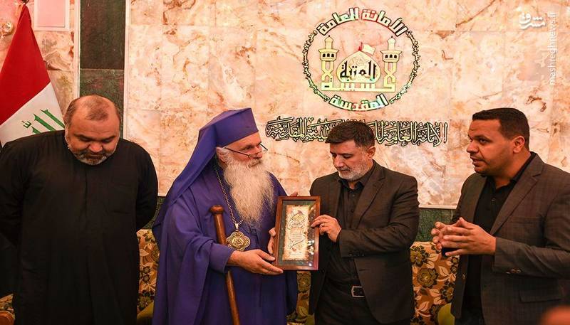 عکس: کشیش گرجستانی در حرم امام حسین(ع)