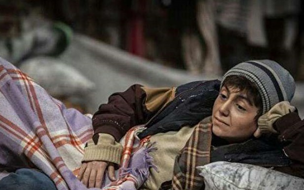 گریم متفاوت نازنین بیاتی در نمایش «خروس لاری» +عکس 