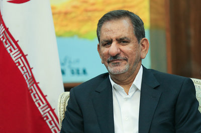 احوالپرسی صمیمی جهانگیری با مسافران هواپیما +عکس