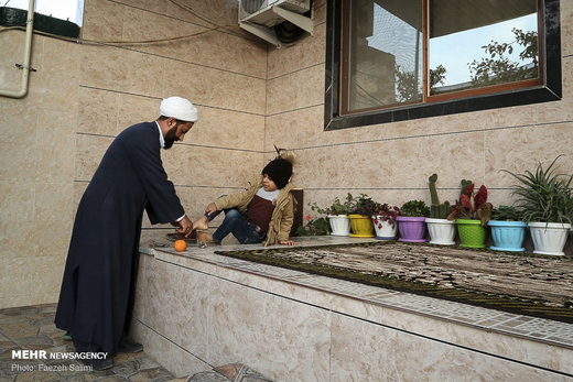 گل برگردان آقای امام جمعه در زمین فوتبال +عکس