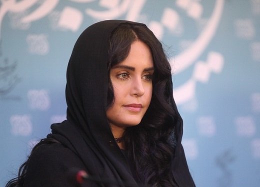  چهره خشمگین  الناز شاکردوست در حال یقه دریدن+عکس