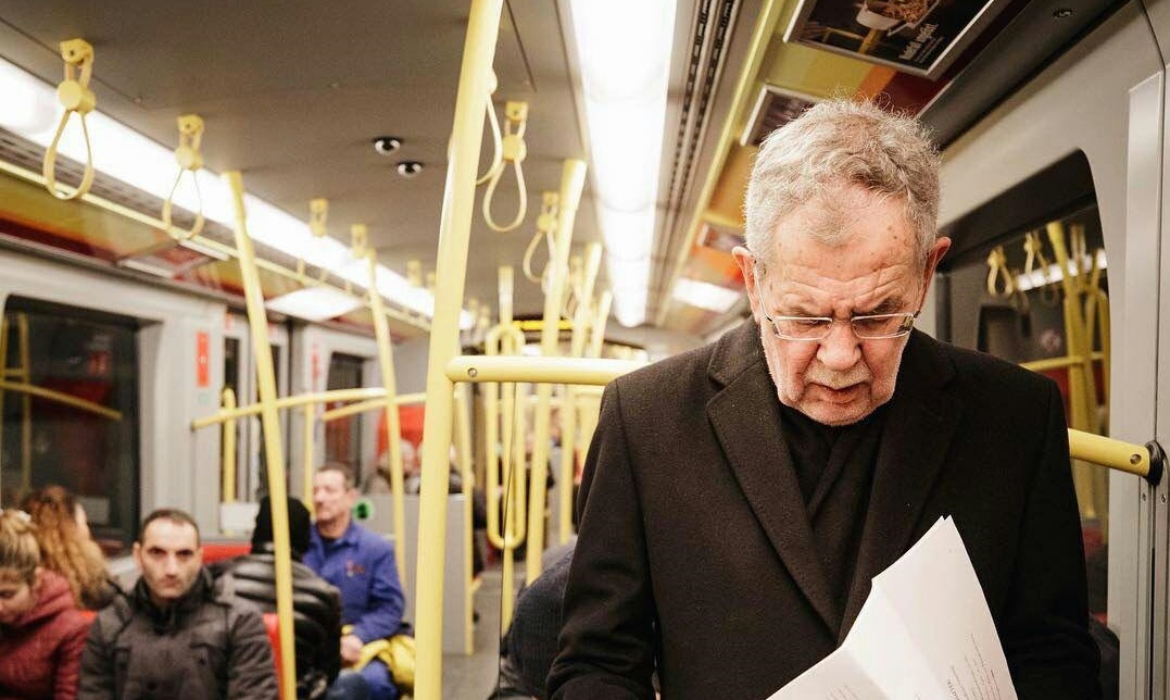  مترو سواری رییس جمهور بدون بادیگارد! +عکس