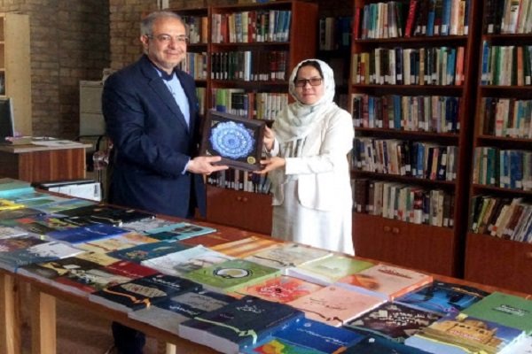 اهدای کتاب‌های برگزیده «سمت» به دانشگاه «بامیان» افغانستان