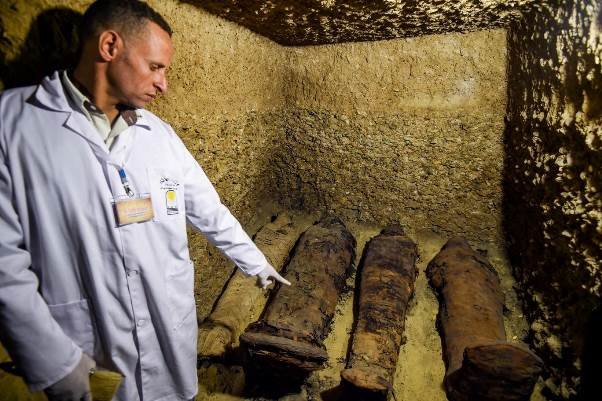 مقبره‌ای حاوی ۵۰ مومیایی در مصر کشف شد+عکس