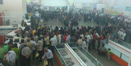 صف طولانی خرید مرغ دولتی در بوشهر +عکس