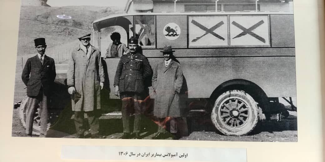 عکس دیده نشده از اولین آمبولانس ایران در سال ۱۳۰۶ 