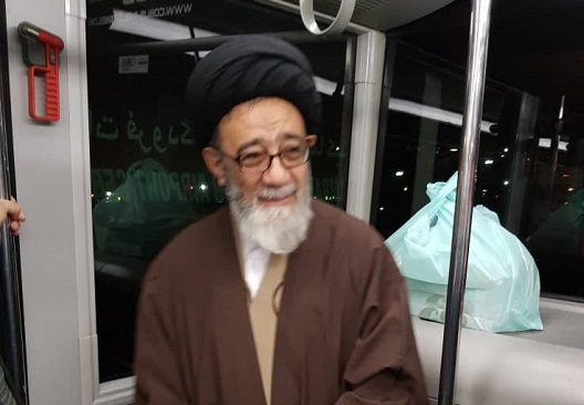 امام جمعه تبریز بدون محافظ در فرودگاه +عکس