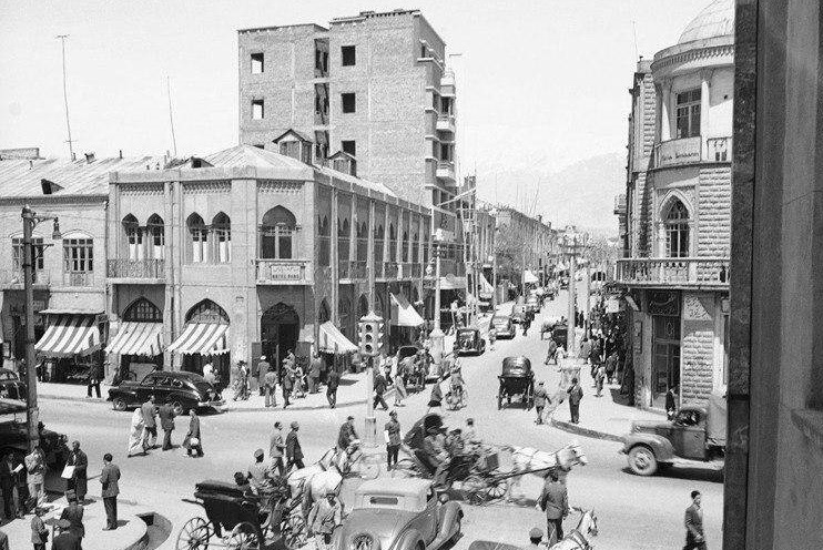 خیابان لاله زار تهران ۷۰ سال قبل +عکس