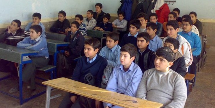«برنامه ویژه مدرسه» اولین گام از کاهش تمرکز برنامه درسی در ایران است