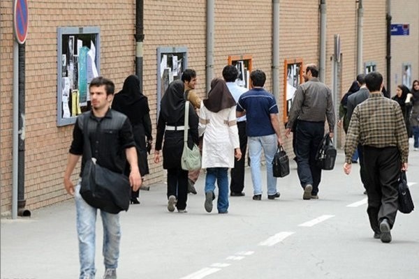 برداشتن دیوار بین دانشگاه و جامعه در ایران مشکل است