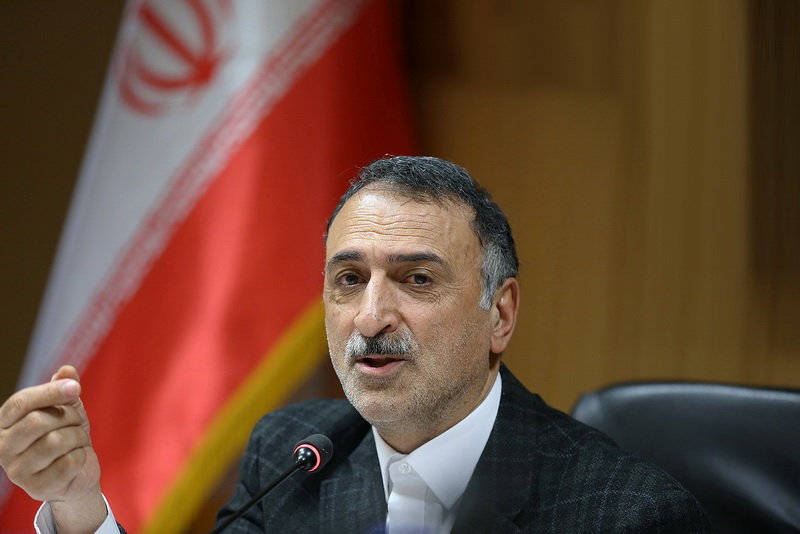 دانش‌آموزی که شناخت کافی از جامعه نداشته باشد، دچار آسیب می‌شود