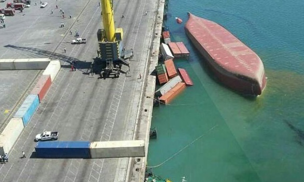 عکس هوایی از کشتی غرق شده در بندرعباس +عکس