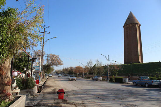 خطر سیل از بیخ گوش برج هزار ساله گذشت