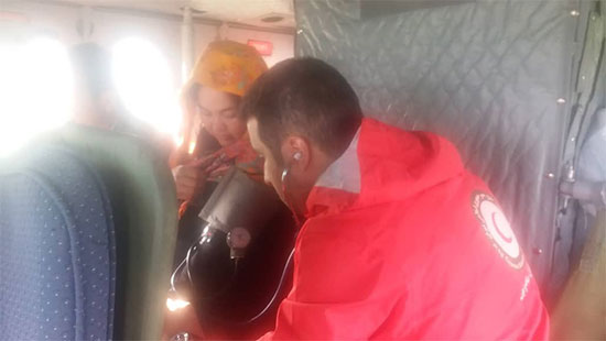 انتقال زن باردار سیل‌زده به گرگان با بالگرد ارتش +عکس