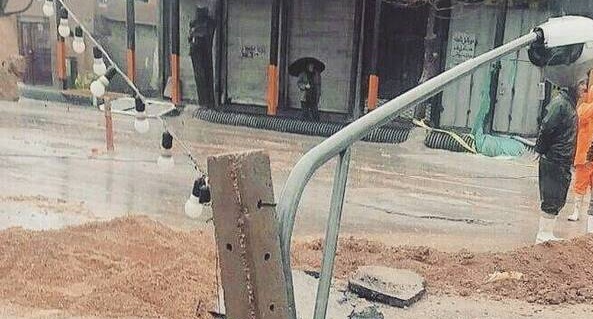 فرو رفتن تیرچراغ برق در دل زمین شیراز +عکس
