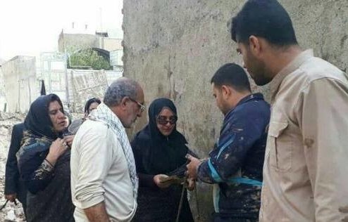 پیدا شدن کیف طلای ۱۰۰ میلیونی در سیل پل‌دختر +عکس