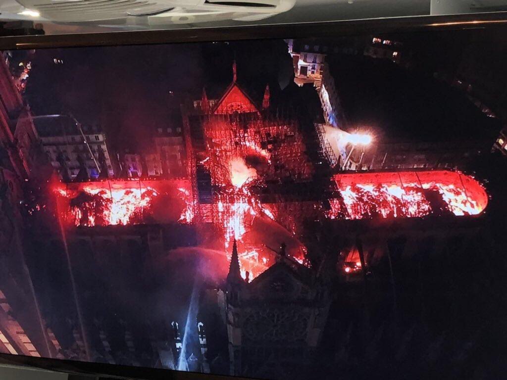 تصویر ترسناک از آتش سوزی کلیسای نوتردام + عکس
