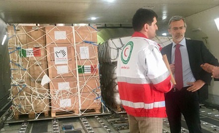 هواپیمای کمک‌های ایتالیا به سیل زدگان ایران +عکس