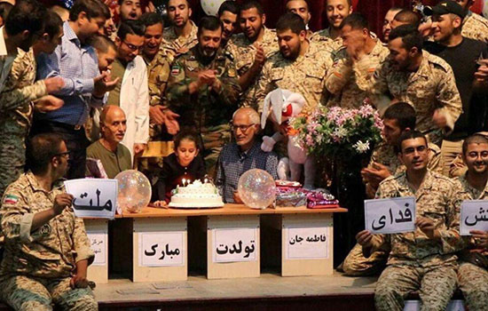  جشن تولد ارتش برای کودک سیل‌ زده +عکس