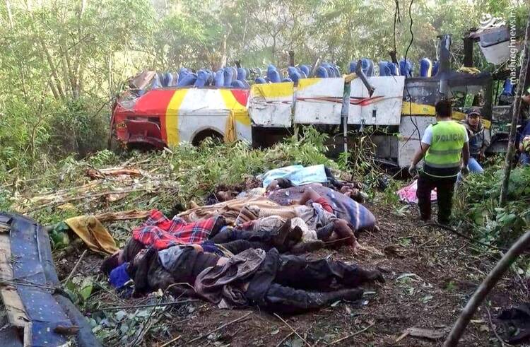 سقوط مرگبار اتوبوس به دره‌ ۳۰۰ متری +عکس