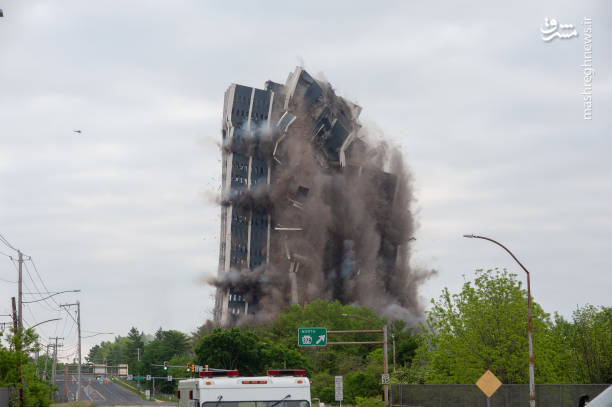  تخریب یک ساختمان آسمان خراش در چند ثانیه + عکس