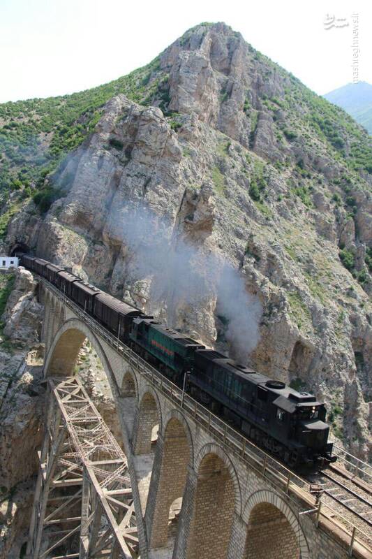 تصویر زیبا از مشهورترین پل ایران