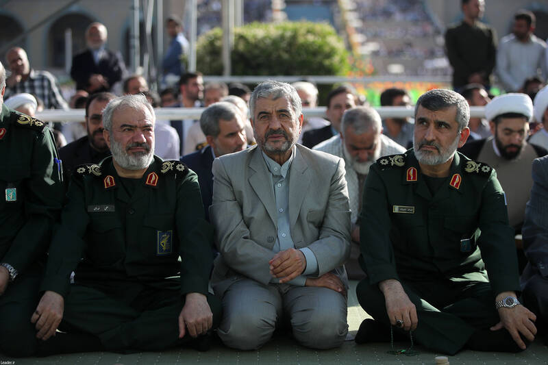 سه فرمانده سپاه در نماز عید فطر + عکس