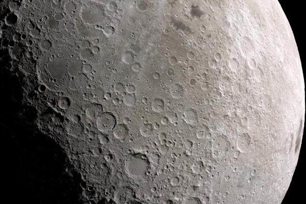 کشف توده‌ای ۵ برابر هاوایی زیر سطح ماه