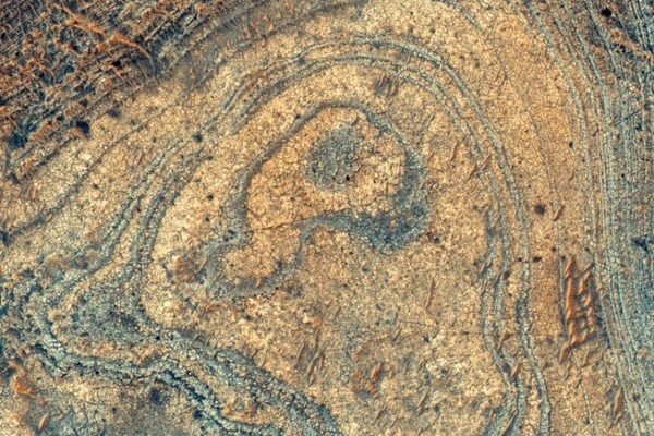 این سنگ‌ها نتیجه یک آتش‌فشان در مریخ است +عکس 