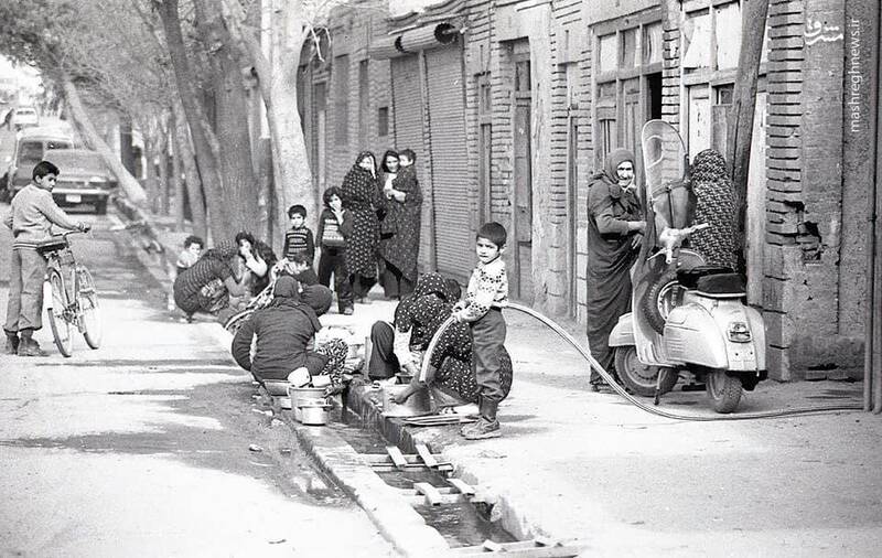 زنان تهرانی در دهه ۵۰ این طور ظرف می‌شستند +عکس