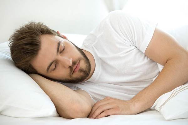 تأثیر خواب خوب در کاهش اشتها به خوراکی‌های شور و شیرین
