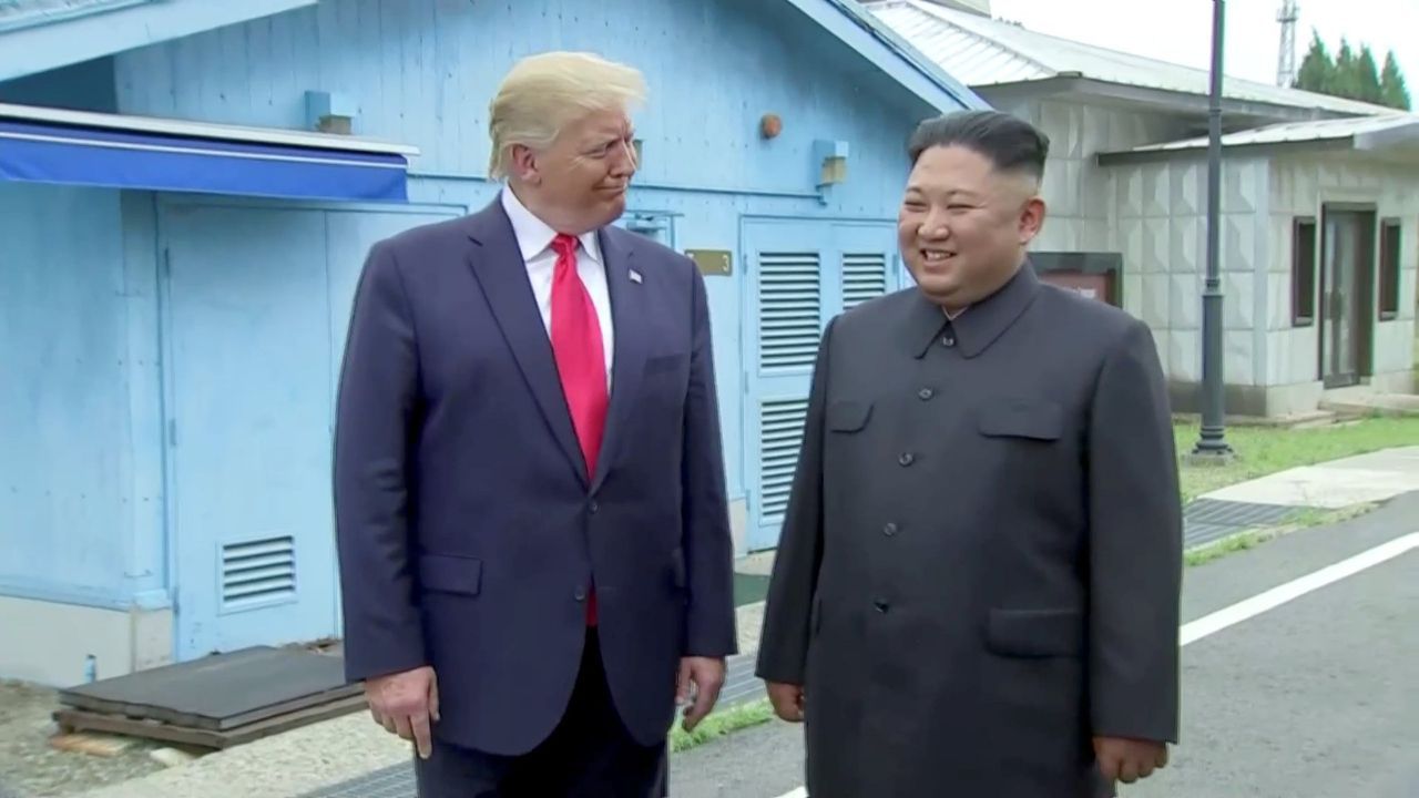  لبخند عجیب ترامپ در مقابل رهبر کره شمالی! +عکس