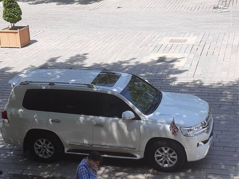 خودروی سفیر انگلیس در وزارت خارجه ایران +عکس