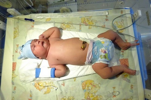  نوزادی ۶ کیلویی در میاندوآب متولد شد +عکس