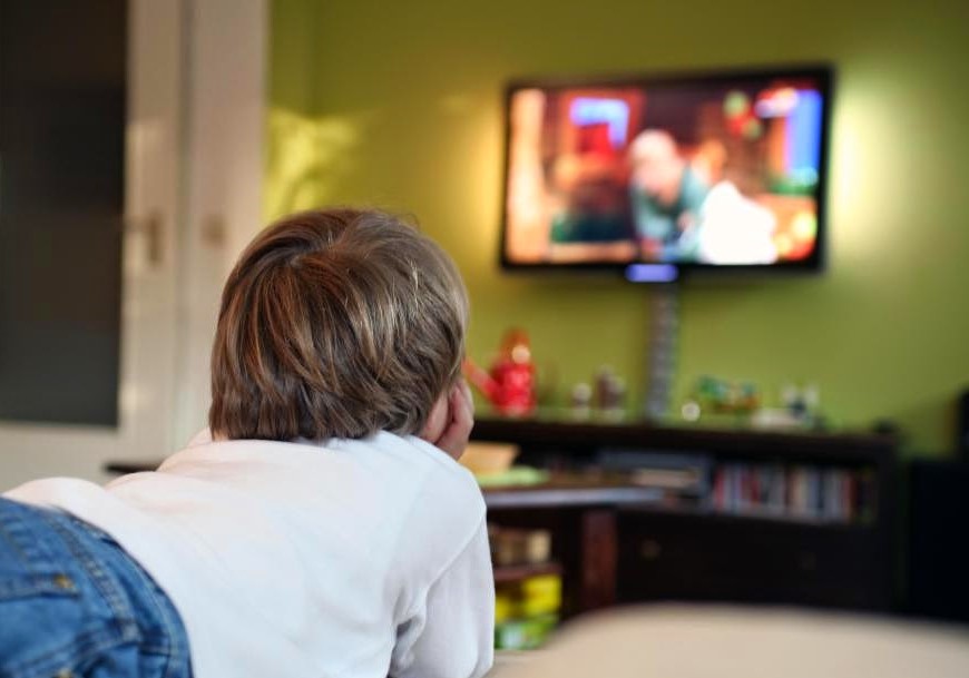  تأثیر تماشای تلویزیون بر کودکان