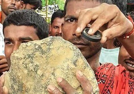 سقوط شهاب سنگ ۱۵ کیلویی در هند +عکس