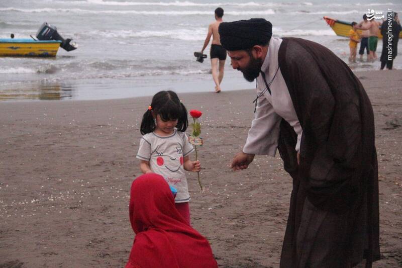 حرکت زیبای امام جمعه لنگرود در ساحل دریا +عکس