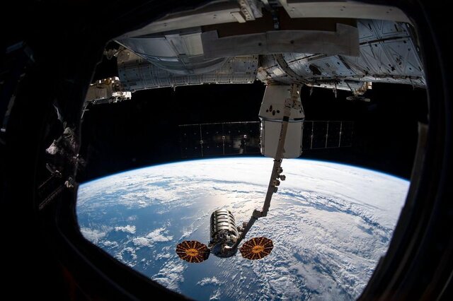 ۲ فضاپیما در کنار ایستگاه فضایی بین‌المللی