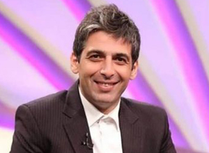 حمید گودرزی در حال نذری دادن +عکس