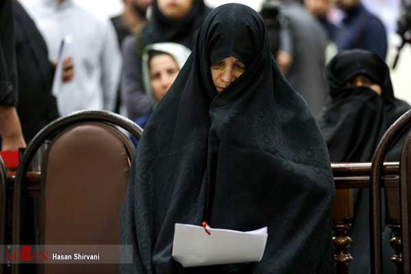 پوشش متفاوت شبنم نعمت‌زاده در دادگاه +عکس