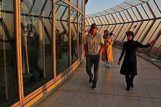 گشت و گذار کالدرون در برج میلاد +عکس