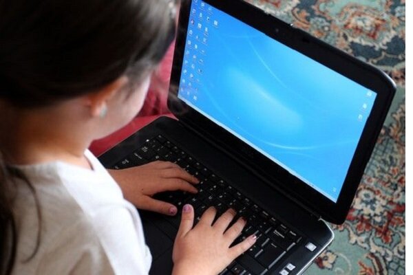نارضایتی ۴۲ درصد نوجوانان دنیا از مطالب آنلاین والدین 